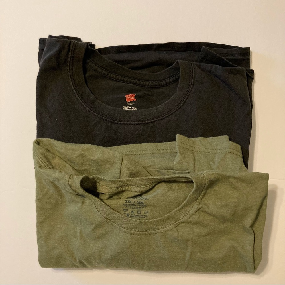 Set of 2 t shirts Mens 2X one olive one black Hanes/Fruit of the Loom